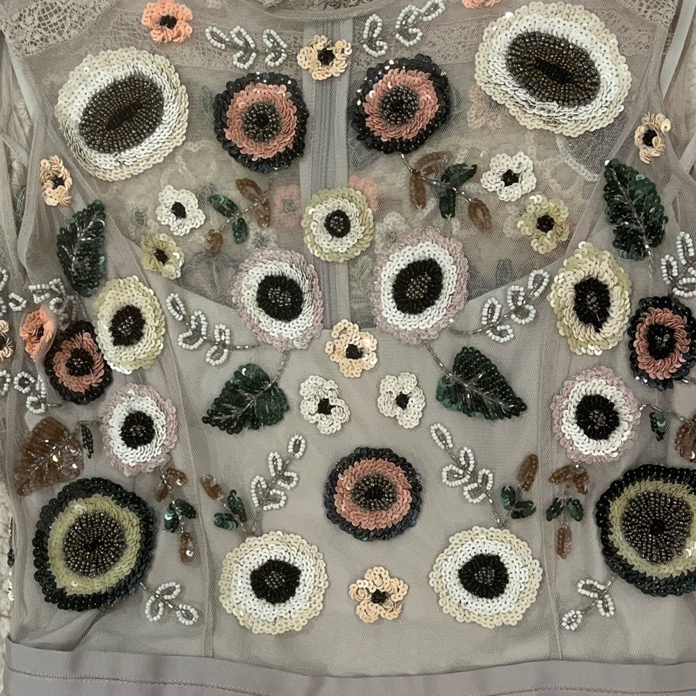 BEAUTIFUL beaded needle and thread gown!! Worn once!! - Picture 4 of 5